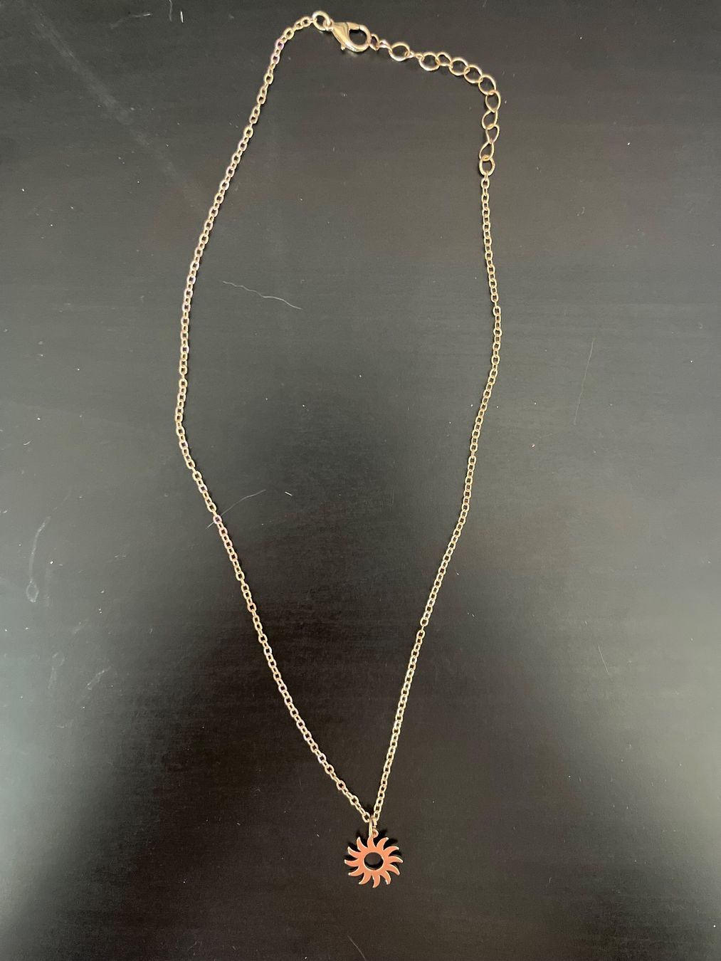 Ketten: Collier fin doré avec petit pendentif soleil – Neu (gemäss Beschreibung) aus Gland von kor_wwl2