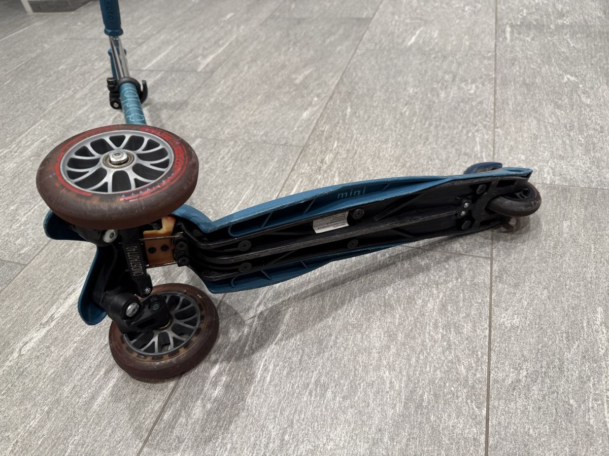 Micro Kickboard: Kinderroller Micro Mini blau gebrauchter Zustand – Usato da Hinwil venduto da severin1363 3