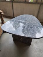 Couchtisch aus Granit / Naturstein - modern, massiv