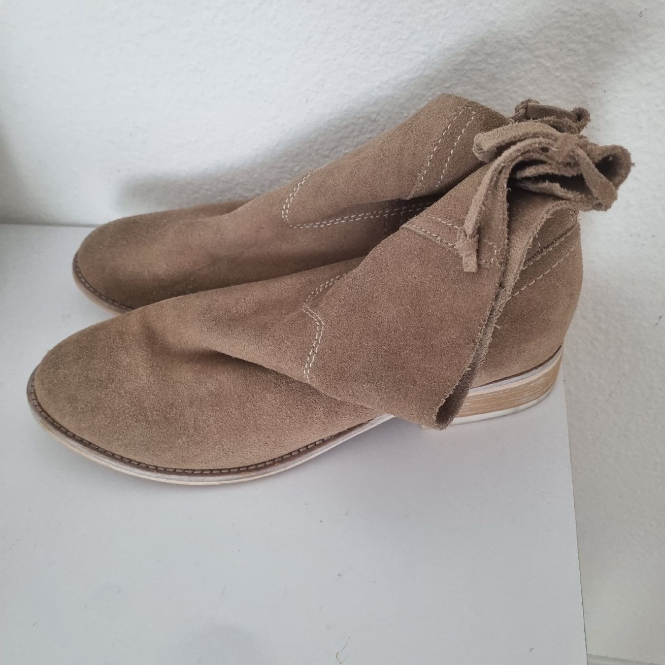 Scarpe da donna: Wildlederstiefel – Usato da Gossau SG venduto da sar_7vt5 2