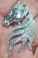 Brosche F-328 – Pferd silbrig– Strass – 3 x 4 cm