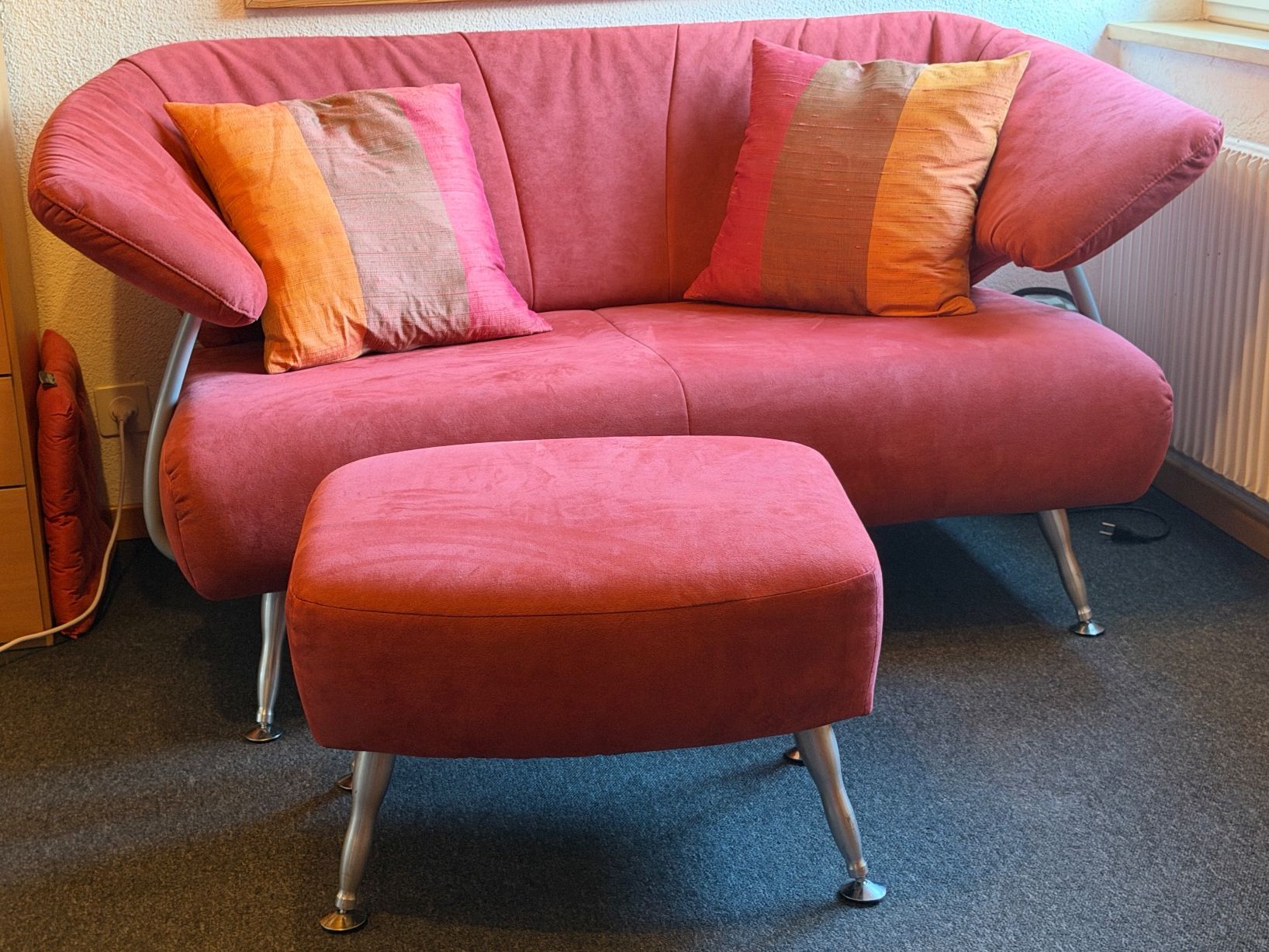 Sofas: Zweisitzer-Sofa mit Hocker – D'occasion à Hombrechtikon par tsc_d6t9