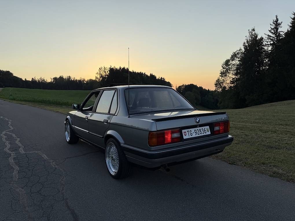 BMW Automobili: BMW E30 316i  Lachssilber, MFK 18.08.2025 – Usato da Amlikon-Bissegg venduto da Bryan_05 2