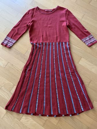 Kleid von Aku Tuntur