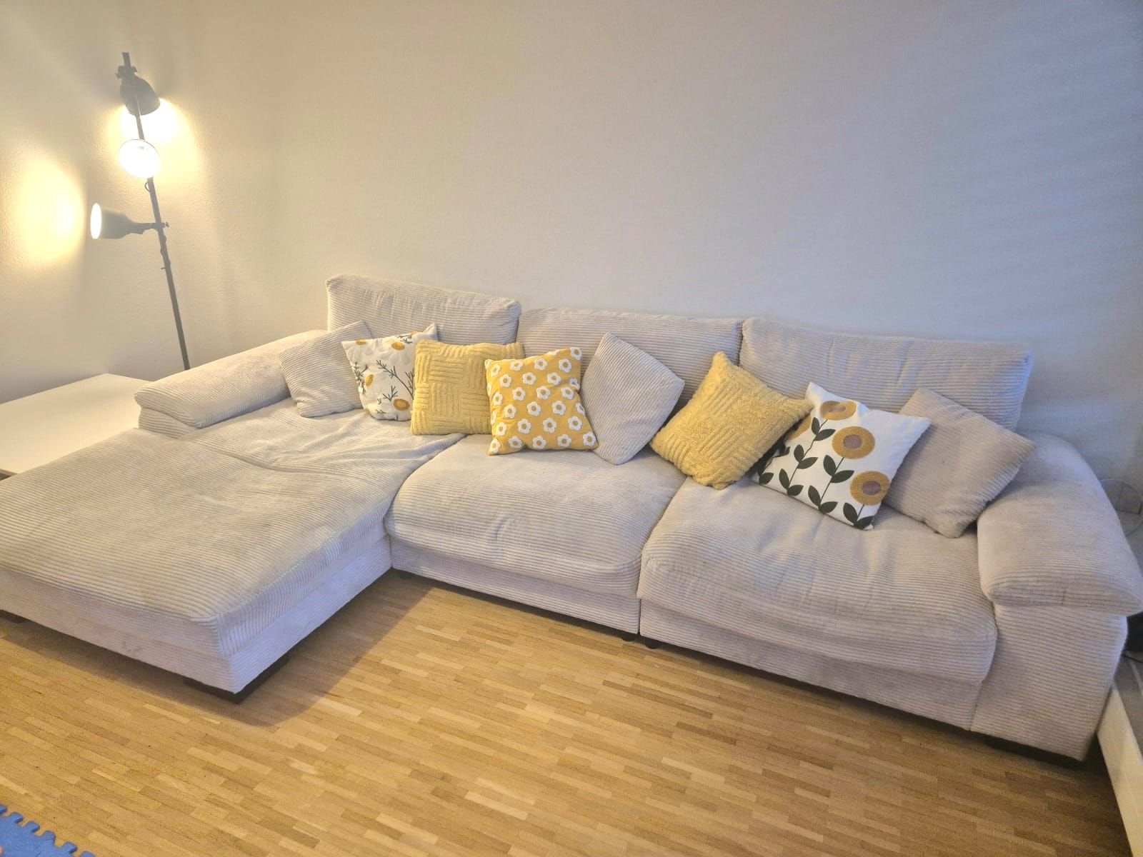 Sofas: Super comfortable large cream sofa – Gebraucht aus Basel von vin_xf9k