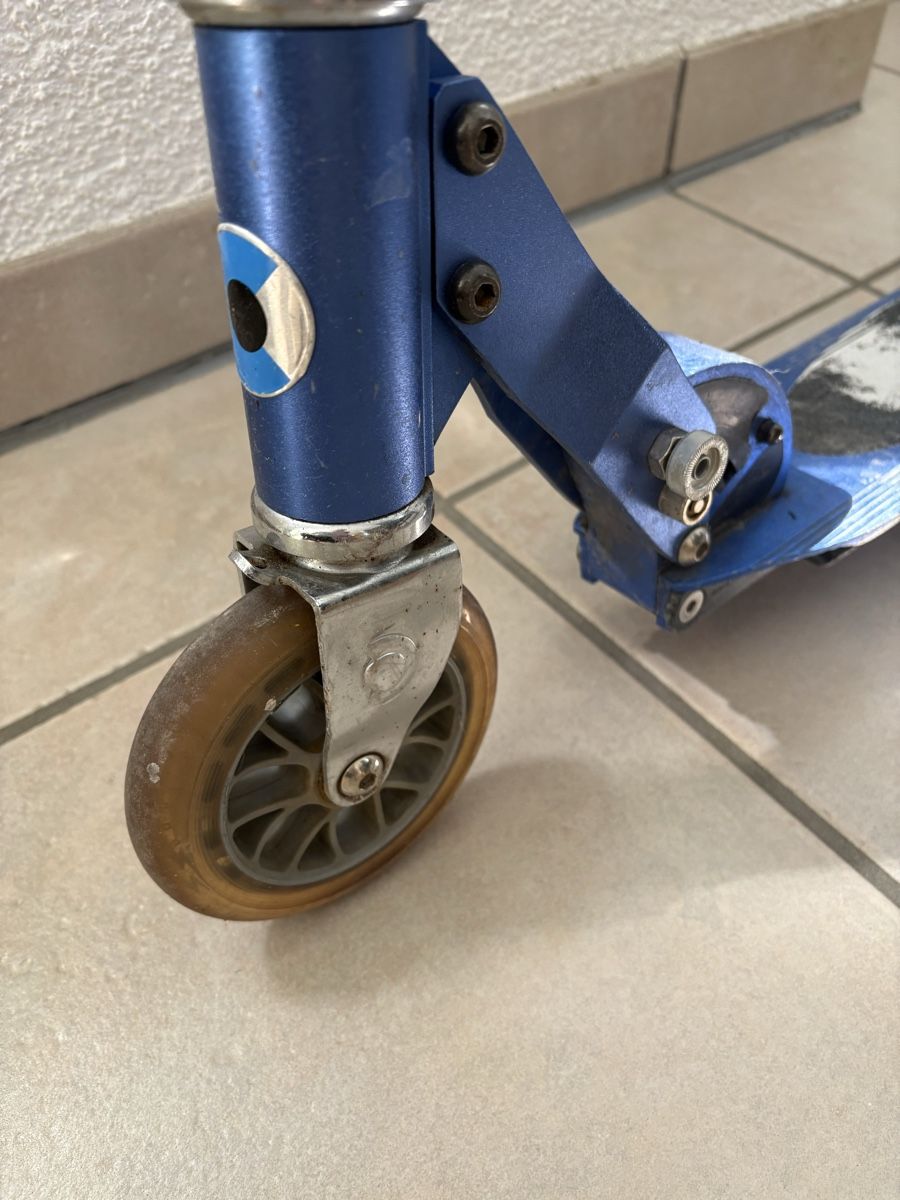Scooter: Blauer Micro Roller  – Usato da Winterthur venduto da Baco 2