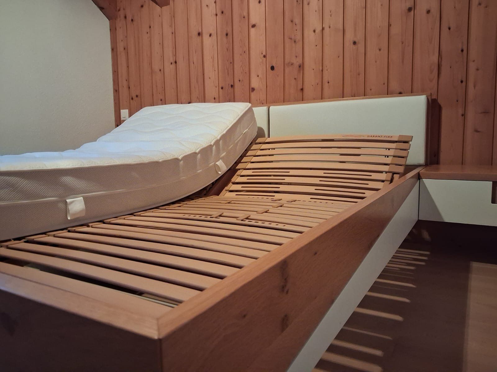 Betten: Doppelbett mit Nachttische 186x211 cm – Gebraucht aus Marbach von nat_8hgp 4