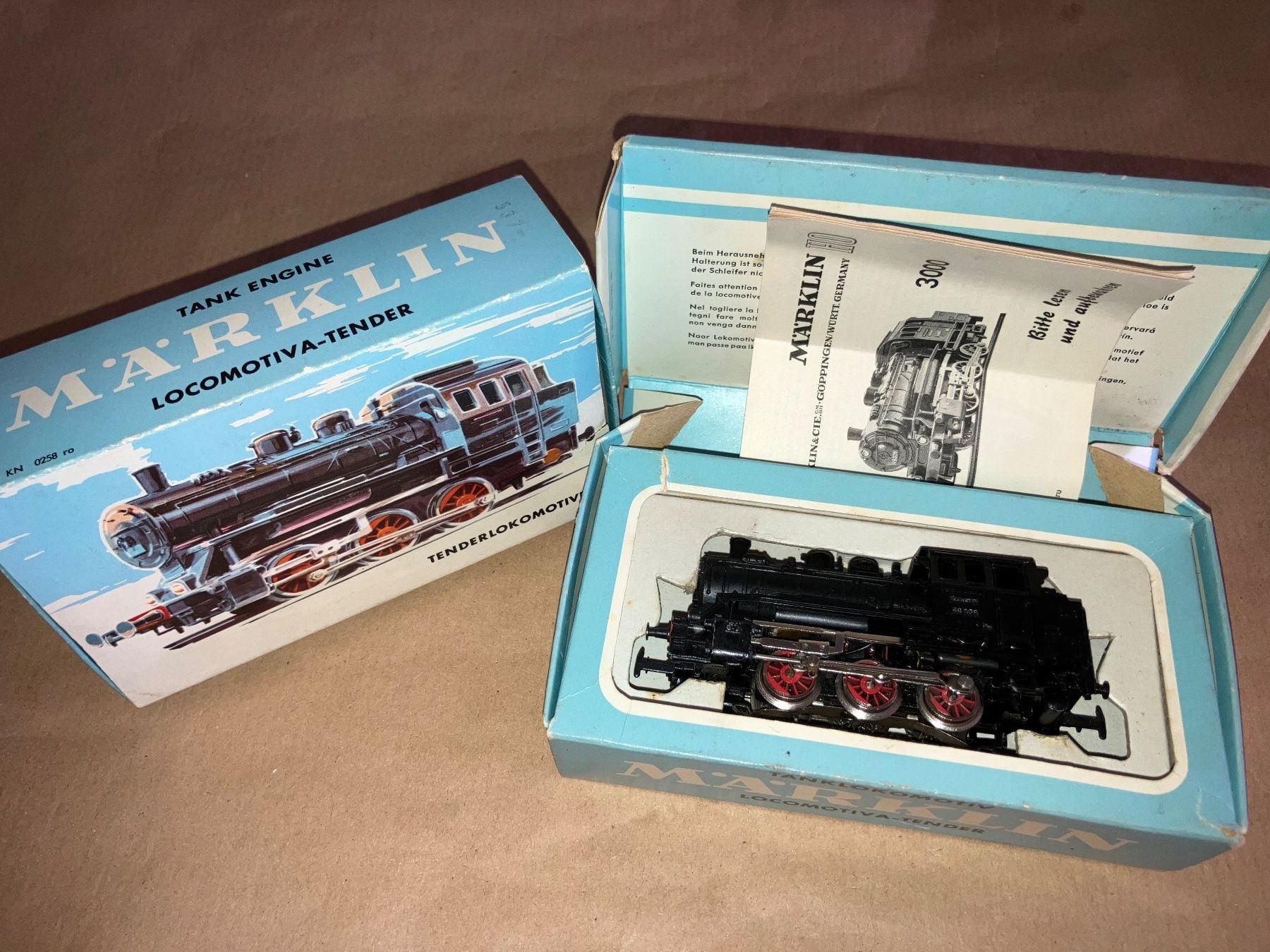 Märklin Modellini di ferrovie: Märklin Dampflok Nr. 3000/BR 89 der DB mit 2 Originalkarton – Difettoso da Bütschwil venduto da Semaphor 9
