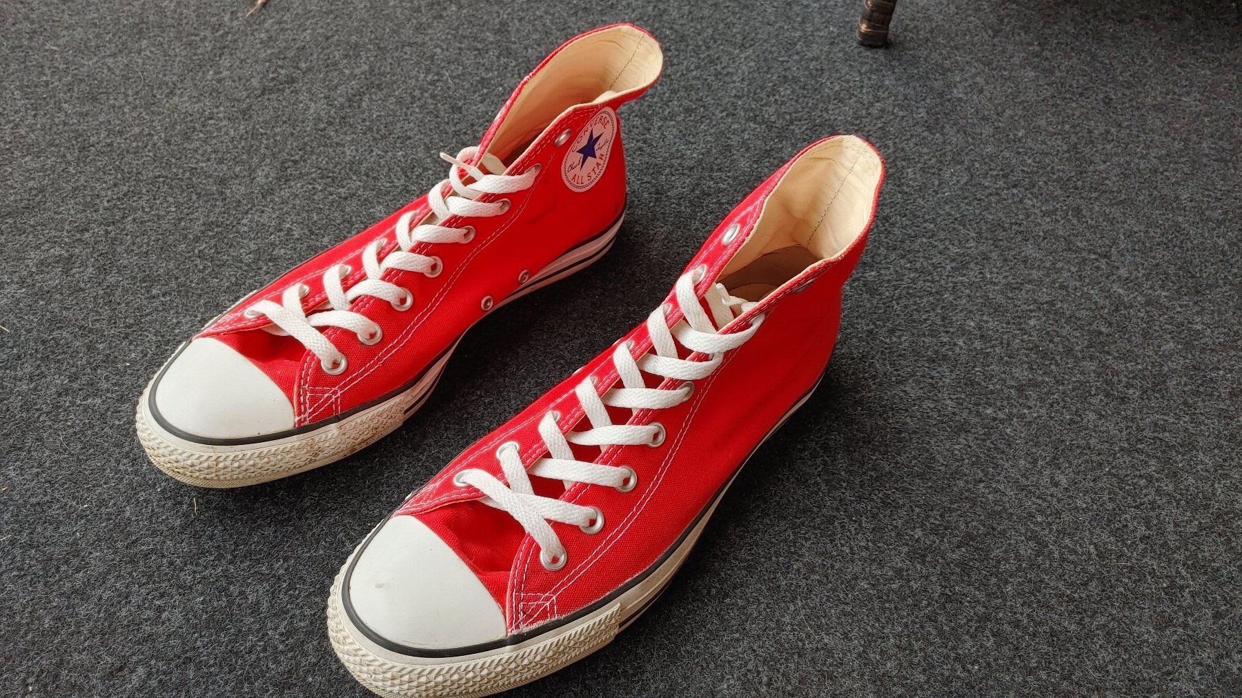Converse Scarpe da uomo: Converse Chucks Rot 44 – Usato da Hittnau venduto da Kulturhaus