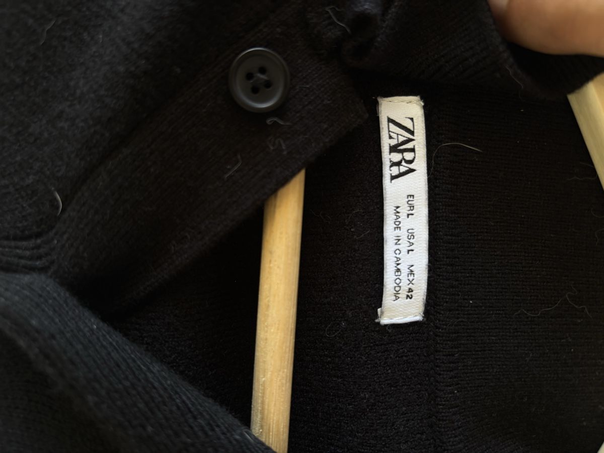 Tops: Pull noir taille L bon état – D'occasion à Hauterive NE par Bv.vdvm 1