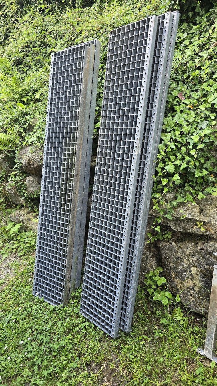 Scale: Metalltreppe verzinkt, 2 Stück – Usato da Remetschwil venduto da Mausimami07 1