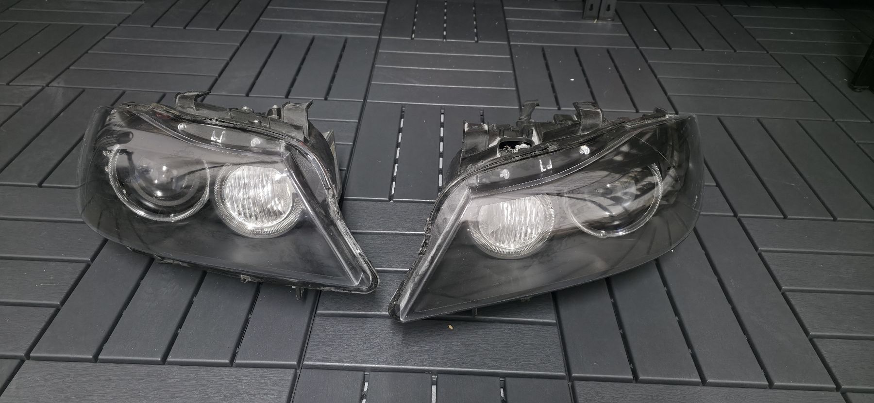 BMW Tutti pezzi di ricambio auto: Bmw e90 LCI Scheinwerfer Innen schwarz – Difettoso da Lengnau BE venduto da darkangel94