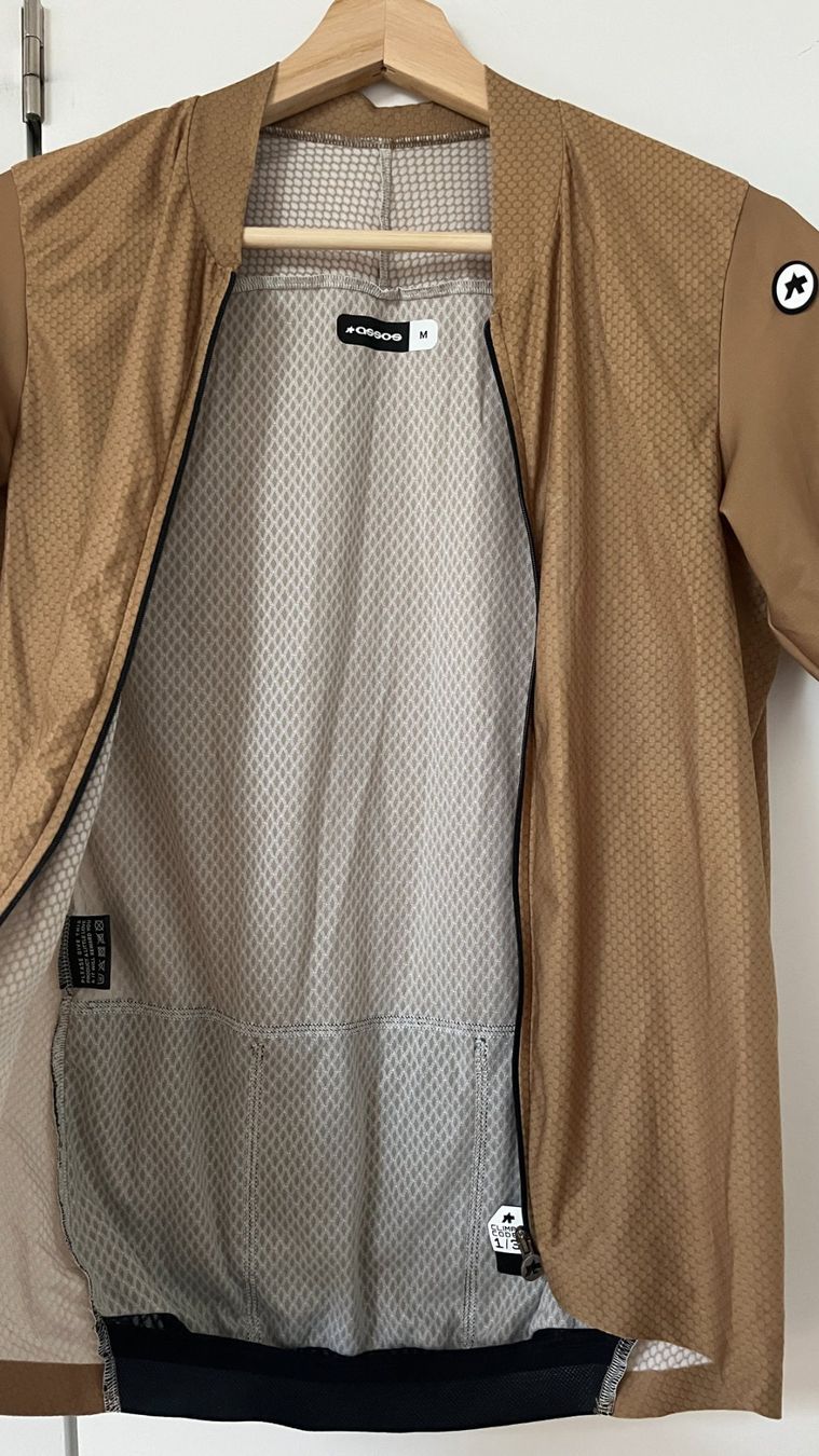 Assos Leibchen & Hosen: Assos Trikot Grösse M – Gebraucht aus Bern von pengozoid 1