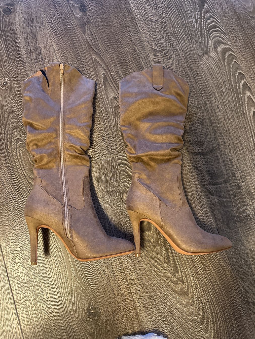 Scarpe da donna: Stiefel braun Gr.39 – Nuovo (secondo la descrizione) da Dübendorf venduto da bol_h67v