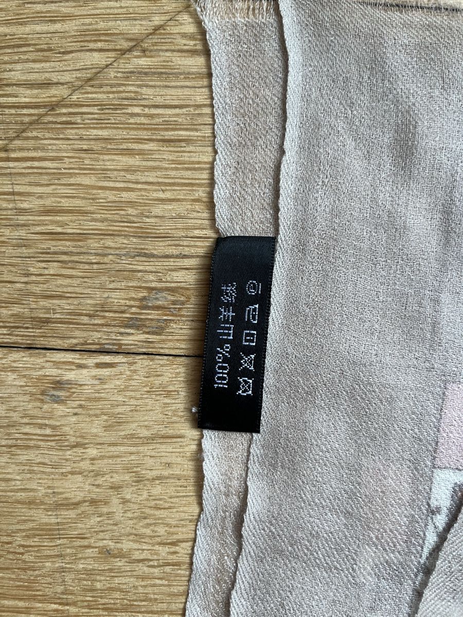 Foulard & Sciarpe: 100% Cashmere chinesisches Halstuch – Nuovo e nell'imballaggio originale da Basel venduto da cat_25m7 2