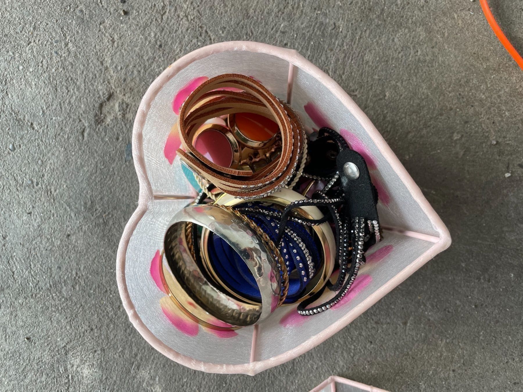 Kit di modellismo & Modellini statici: Herzbox mit Schmuck gefüllt – Usato da Rheineck venduto da Princessaitaliana 2
