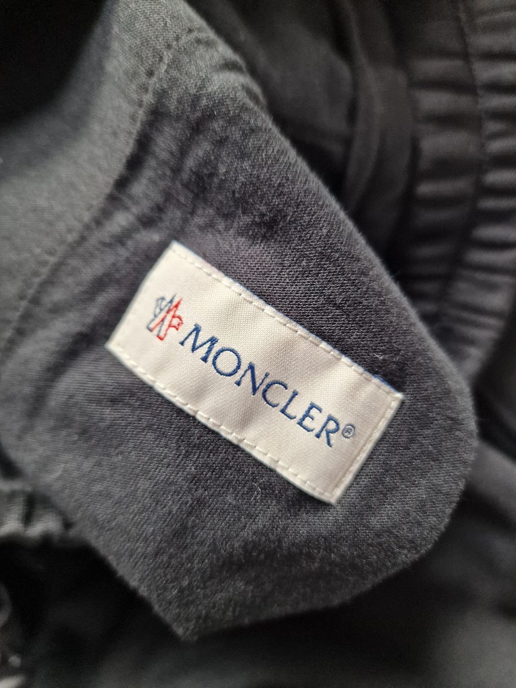 Moncler Pantaloni: Pantalon Moncler × Adidas – Nuovo e nell'imballaggio originale da Yverdon-les-Bains venduto da Ed9lude 4