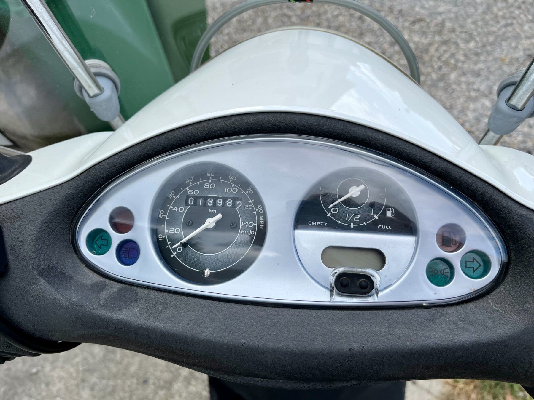Piaggio Scooters: Piaggio Fly 125 weiss – Gebraucht aus Binningen von NadiaSpycher4102 5
