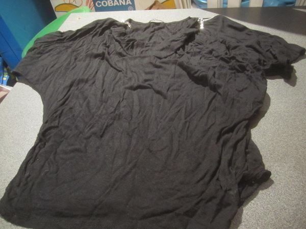 T-shirt: T-Shirt Grösse 10, Pronto, schwarz – Usato da Zürich venduto da Motzkuh