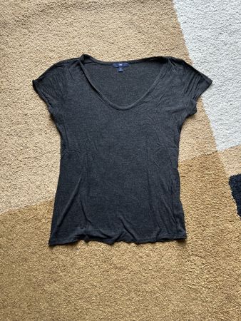 T-shirt GAP gris chiné, taille S, parfait pour l'été!