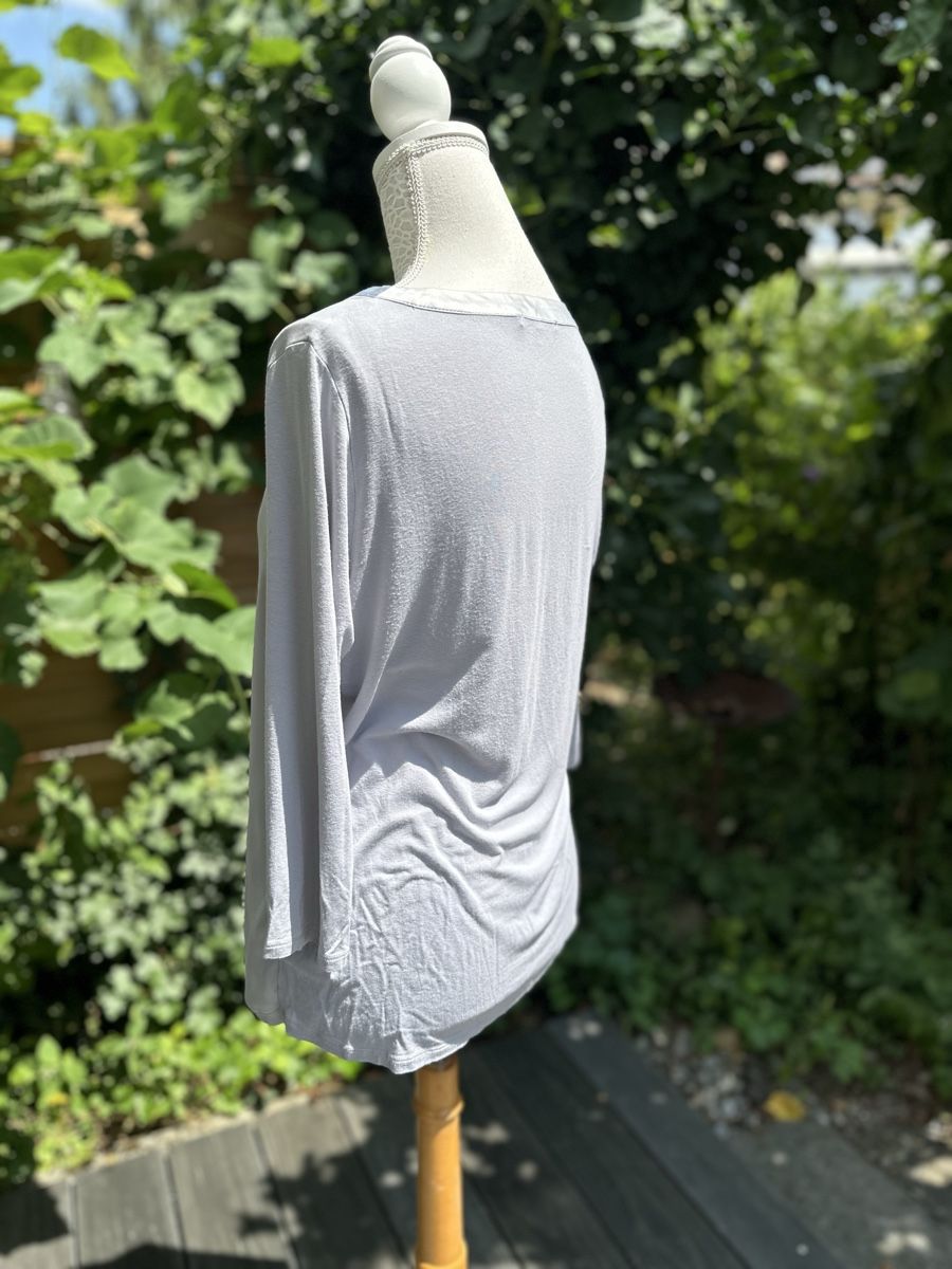 Comma Blusen: COMMA, BLUSE / LANGARM-TOP Gr. 38 Hellgrau / Silber – Gebraucht aus Baar von AlicjasWunderland 2