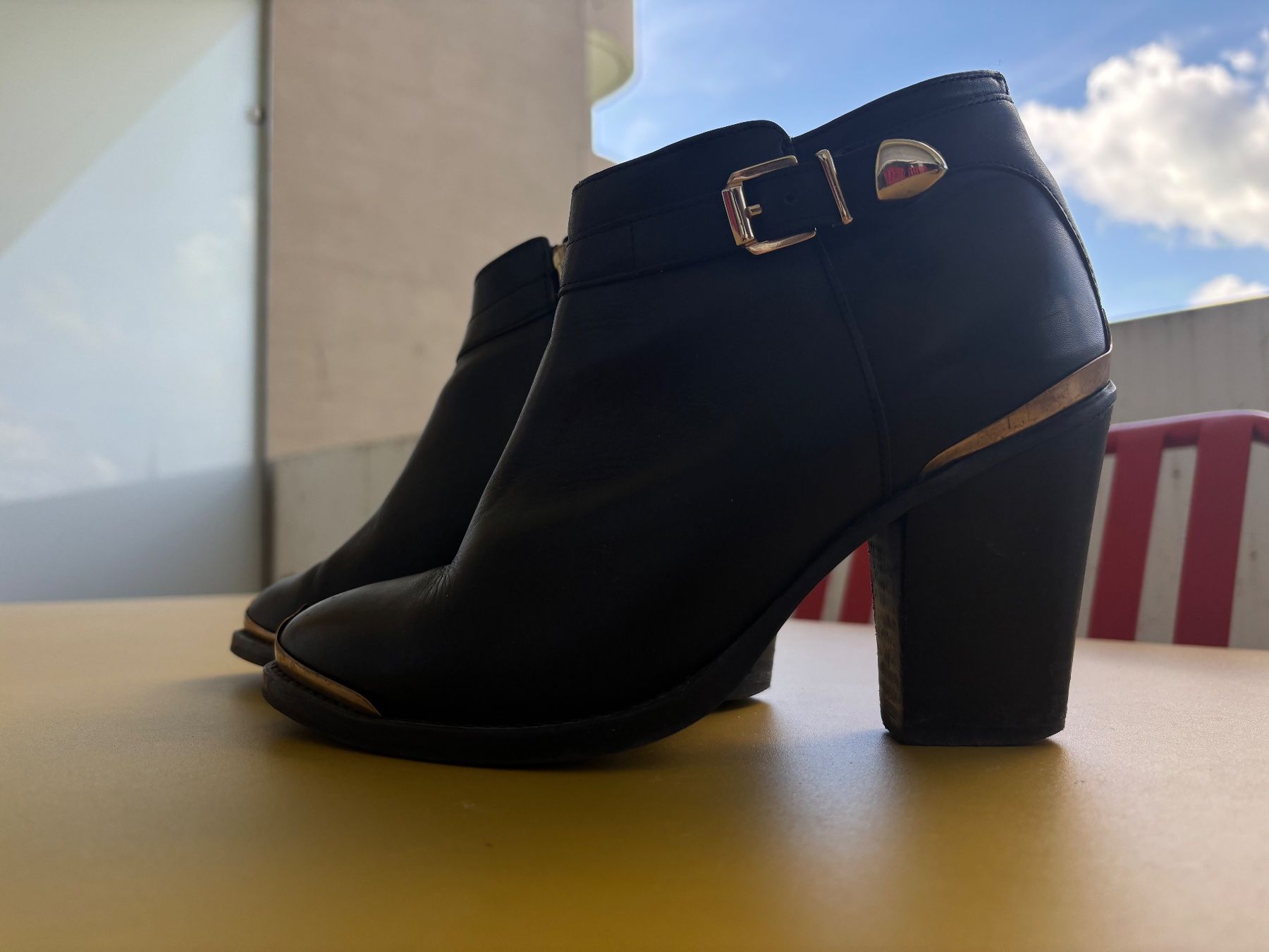 Scarpe da donna: ZIGN schwarze Leder-Stiefeletten Gr. 37 – Usato da Zürich venduto da missmodernage 1