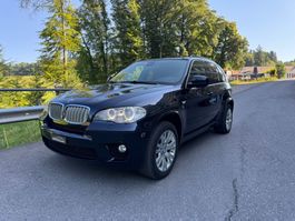 Zum Verkaufen steht ein BMW X5 xDrive 40d M-Tech