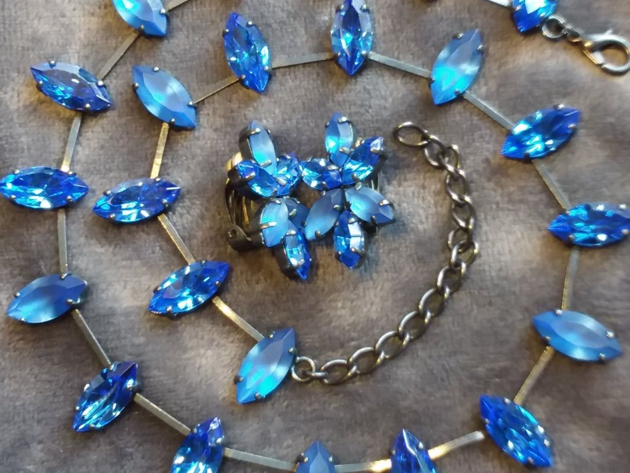 Ketten: Blaues Schmuck Set, Ohrclips mit Collier, Glas, 60er – Gebraucht aus Zürich von sanwit