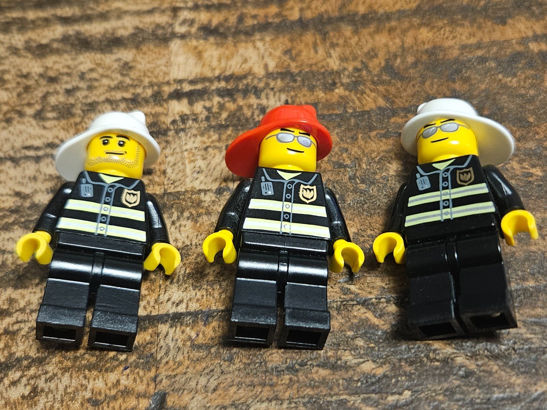 Lego Kit di costruzioni: lego lot de 3 figurines – Usato da Confignon venduto da Ecrofigs