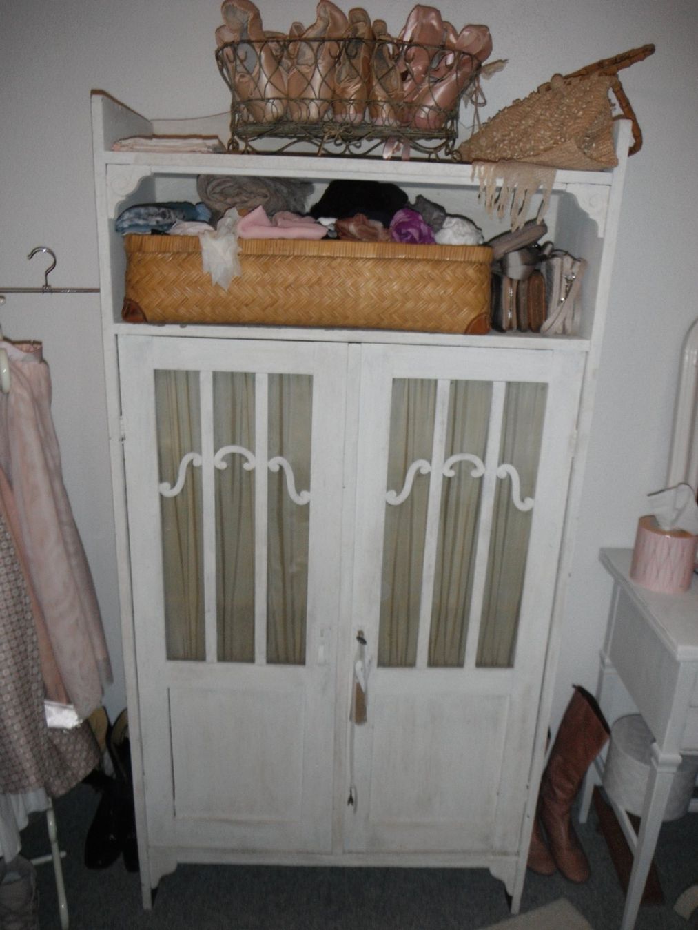 Vitrines: Shabby chic Kommode Vitrine – D'occasion à Rütihof par Teddy1985 1