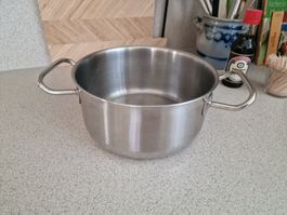 Ein grosser Kochtopf von Cucina & Tavola von Migros 2.5L