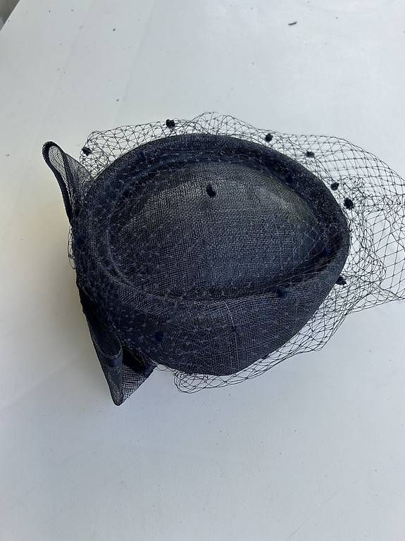 Hüte, Mützen & Caps: Chapeau élégant pour cérémonie – Neu und originalverpackt aus Plan-les-Ouates von Kiss-bodolay 3