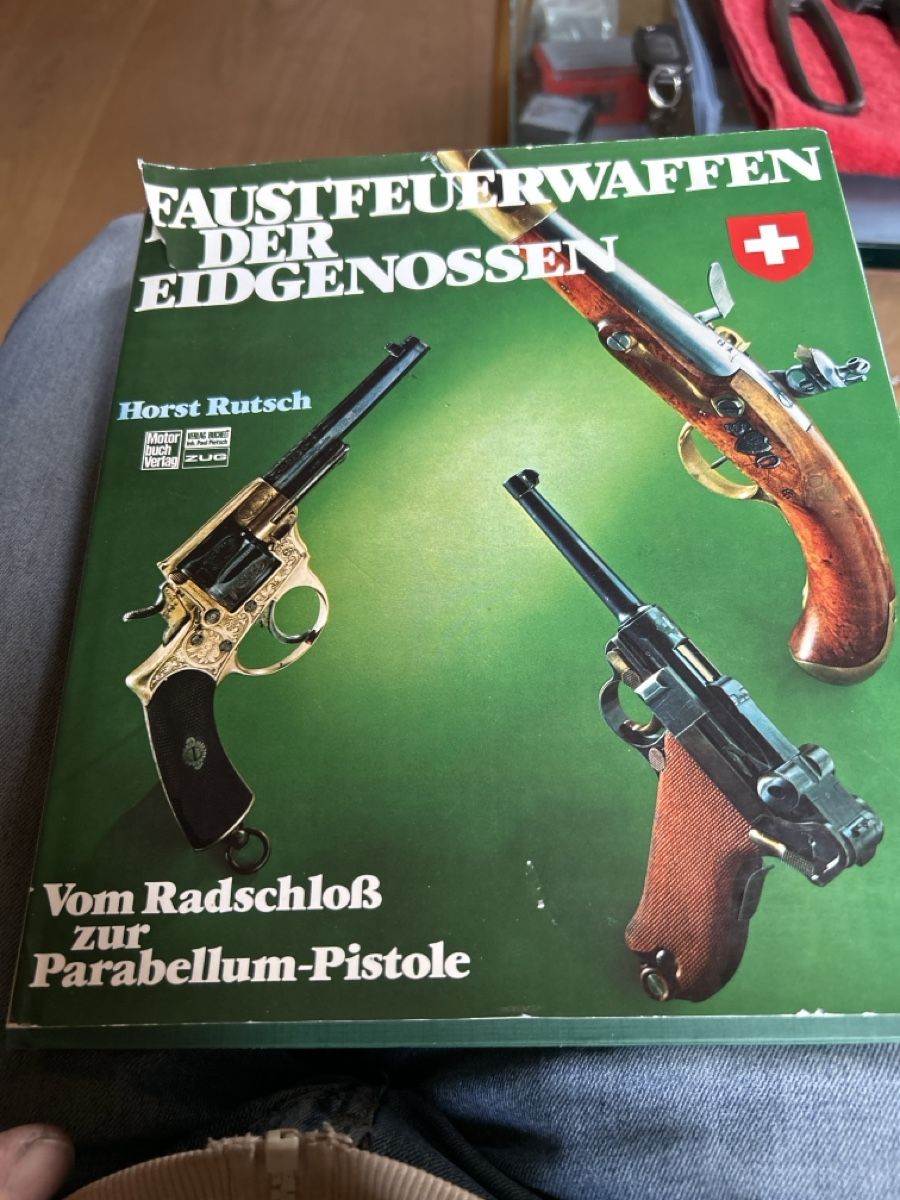 Libri: Buch Faustfeuerwaffen der Eidgenossen – Usato da Langnau i. E. venduto da PSS-212