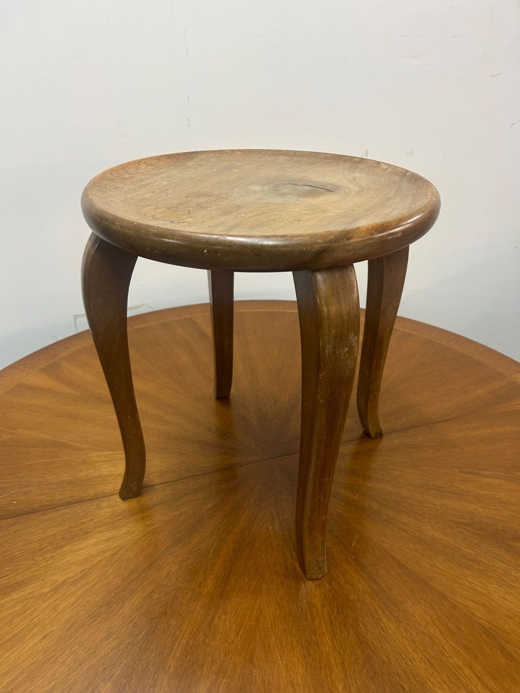 Sgabelli: antiker Hocker Biedermeier Stil Nussbaum ca. um 1900 – Usato da Zürich venduto da Levelart 2