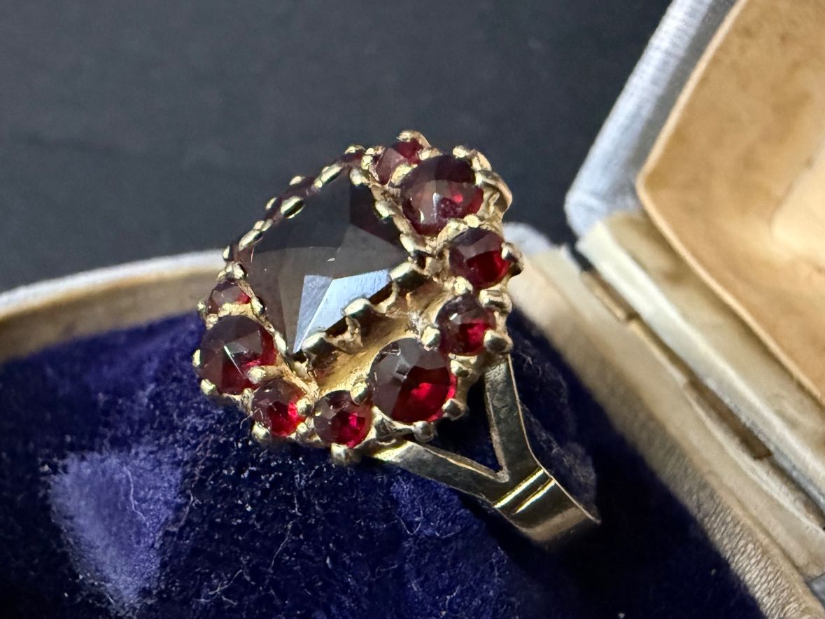 Anelli: Antiker Silber Ring mit Böhmische Granaten 900 – Usato da Spiegel b. Bern venduto da Rogger72