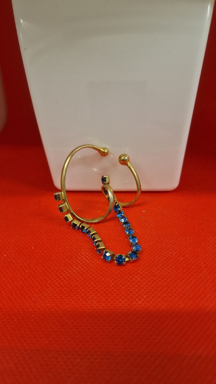 Spille & Fermagli: Broche mit blauen Strasssteinen – Usato da Herisau venduto da Antiques.AR 1