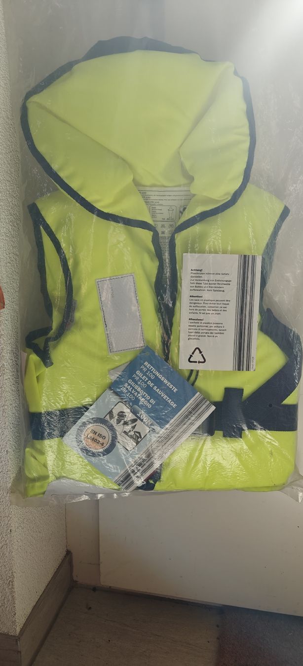 Giubbotti di salvataggio: Schwimmweste 30-40Kg – Nuovo e nell'imballaggio originale da Lütisburg-Station venduto da Seceal