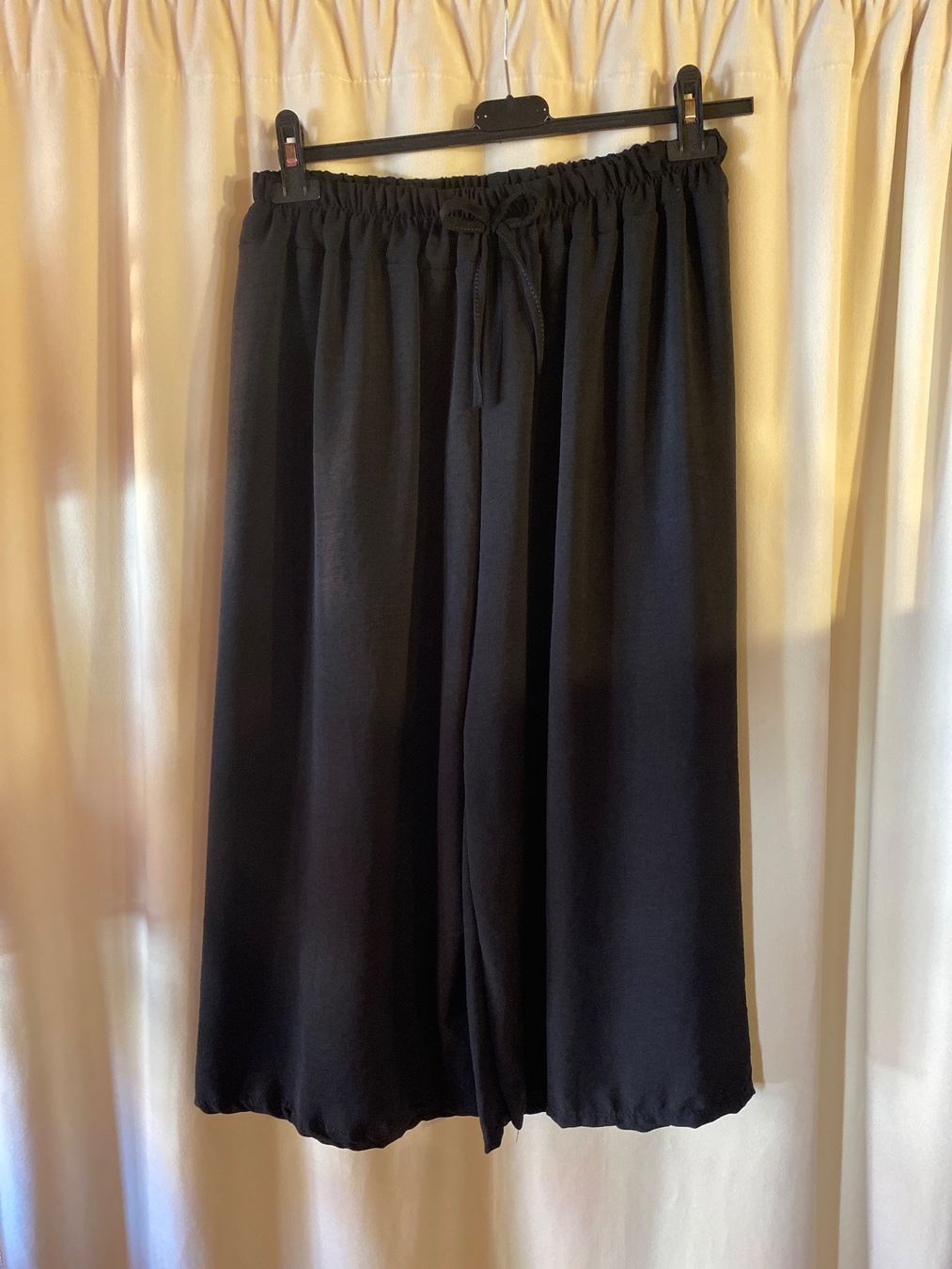 Pantaloni: SOMMER HOSE- DAMEN-SCHWARZ – Nuovo e nell'imballaggio originale da Meienried venduto da ManuelaBoutique 1