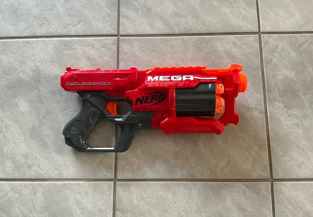 Jouets: 3 Nerf-Blaster inkl. Darts – D'occasion à Berg TG par Riovida 1