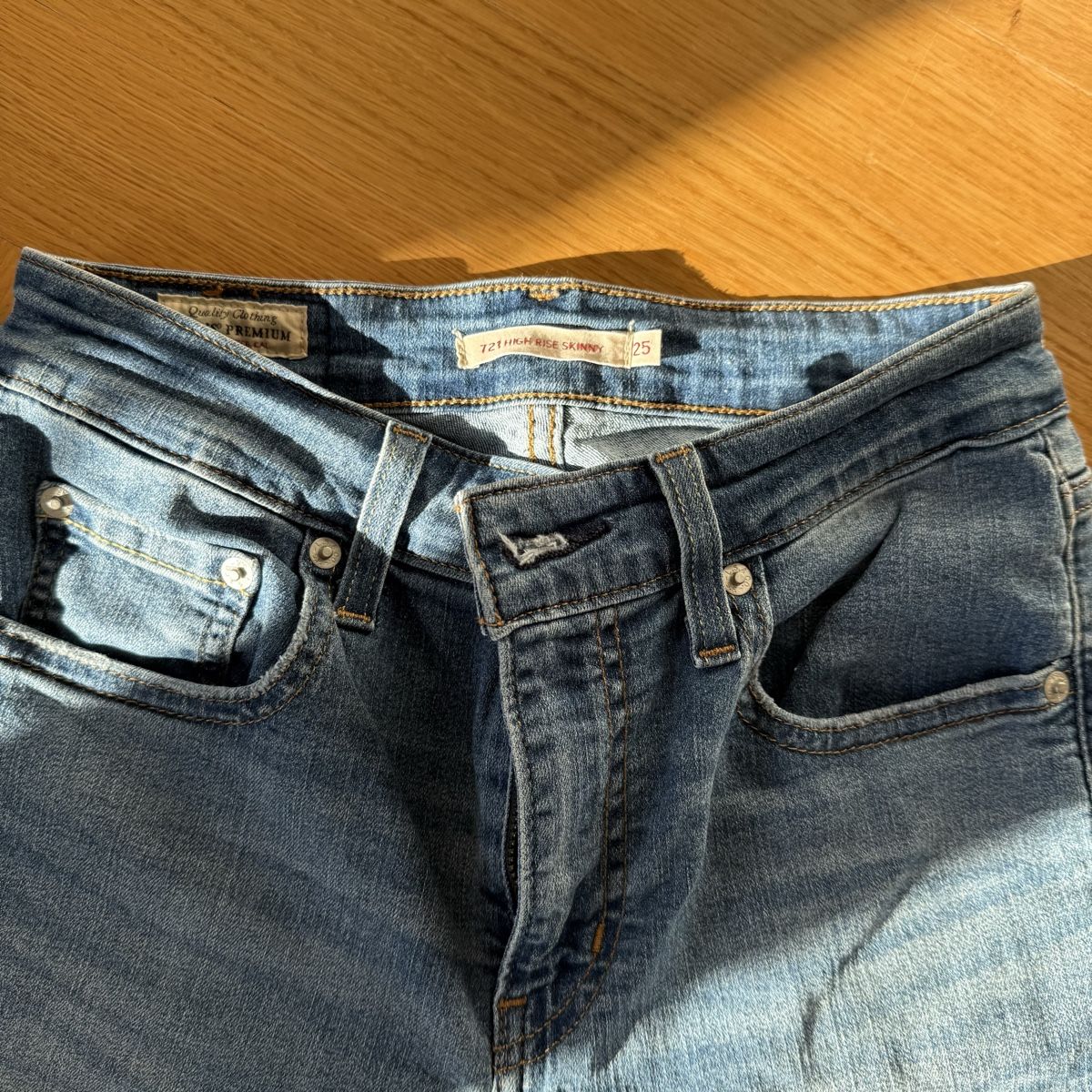 Levi's Jeans: Jeans Levi’s – Nuovo (secondo la descrizione) da Lausanne venduto da aly_b2bf 4