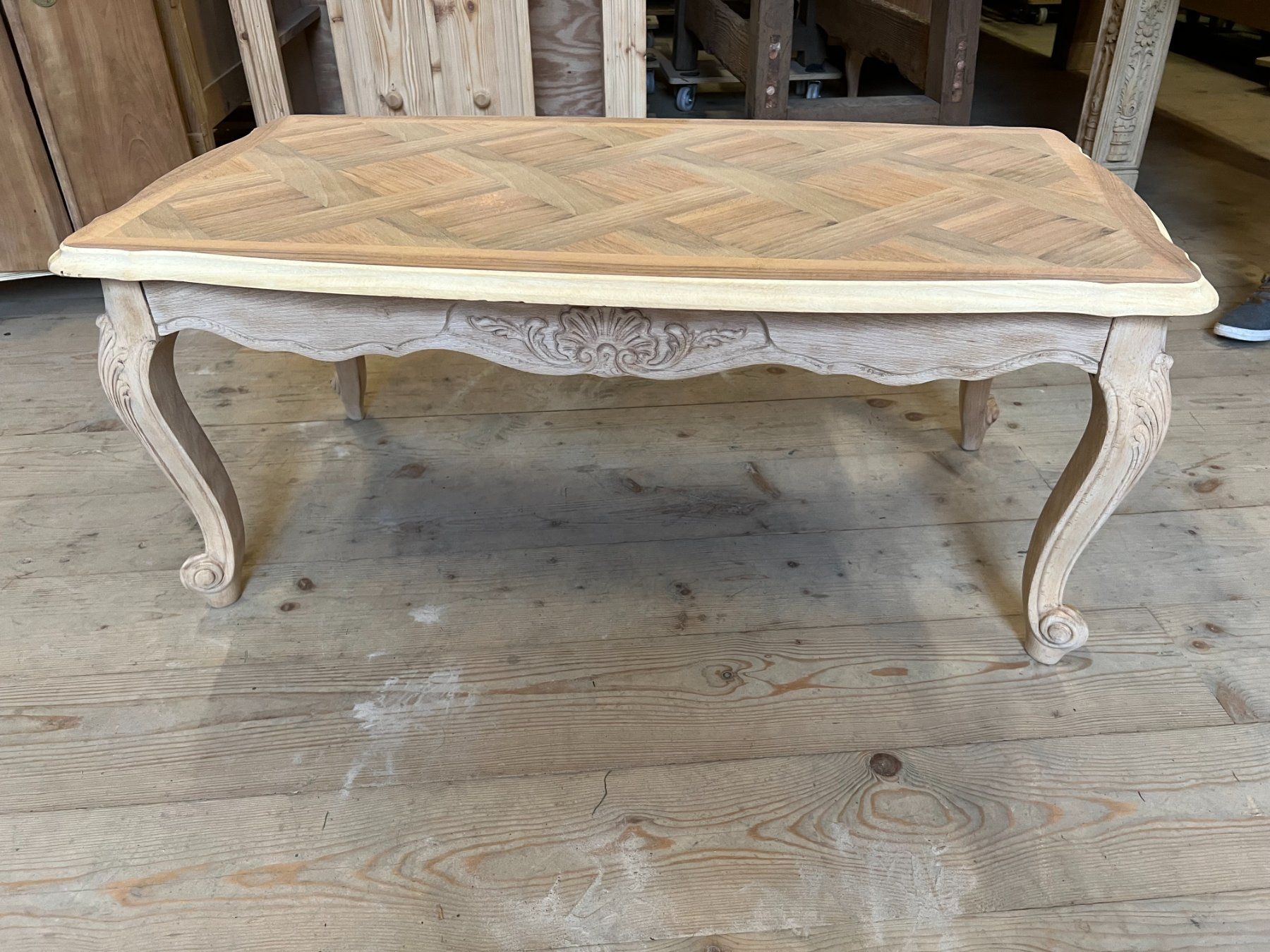 Tavoli: ART 981-J Table basse marquetée sablé – Usato da Pont-La-Ville venduto da BCMGLEAL 3