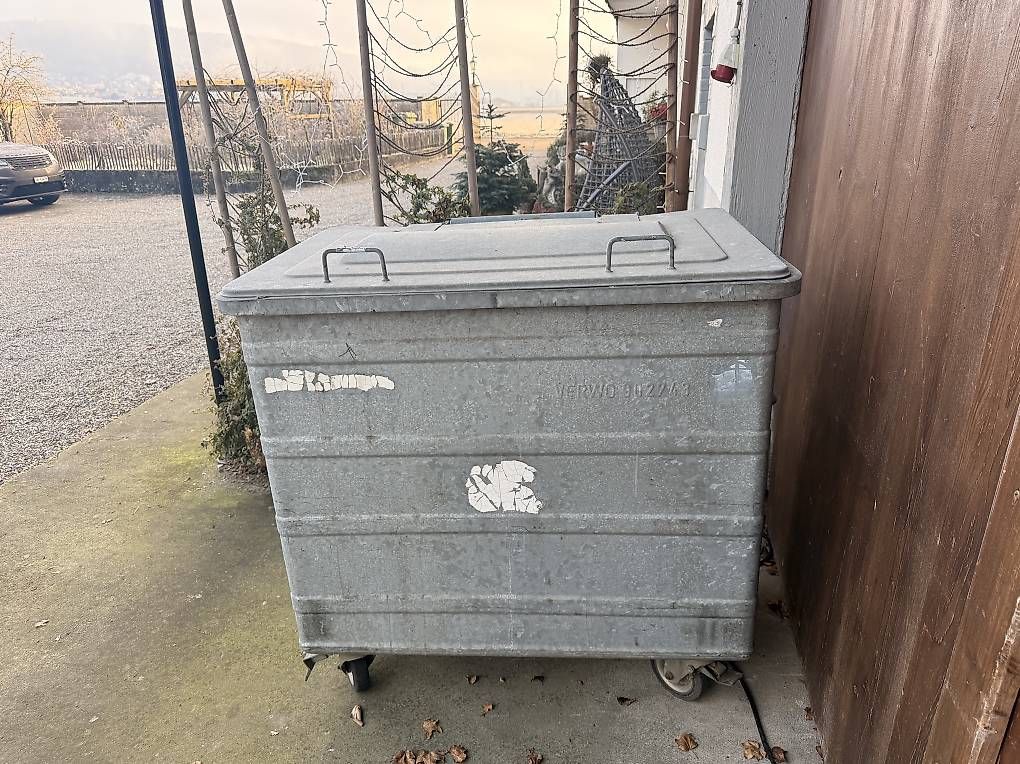 Sonstiges für Büro & Gewerbe: Abfallcontainer – Gebraucht aus Guntmadingen von MichelleAD