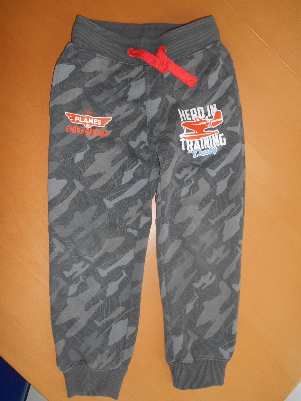 C&A Pantalons: Trainerhose Gr. 104 – D'occasion à Nussbaumen AG par Sumopi