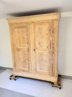 Wunderschöner antiker Schrank restauriert