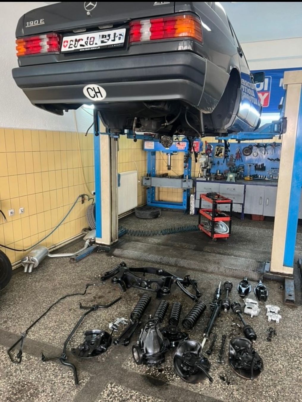 Mercedes-Benz Autos: Mercedes-Benz 190 E 2.3 – Veteranenfahrzeug – Gebraucht aus Niederhasli von Ajlina1212 9