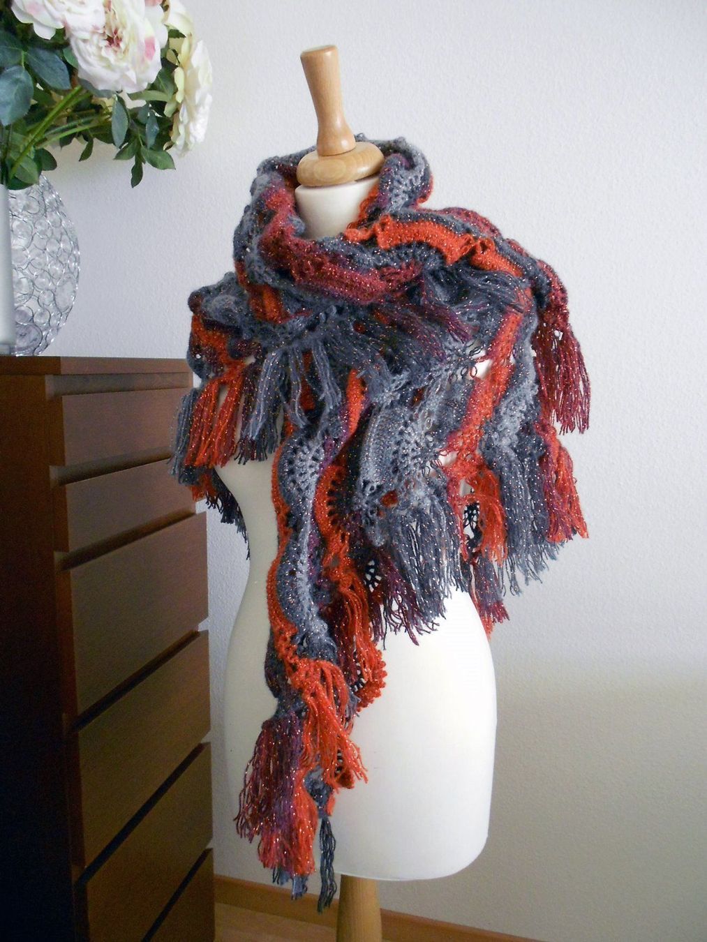 Foulards, Tücher & Schals: Neu! Schal gehäkelt, mit Effektgarn – Neu und originalverpackt aus Ostermundigen von LorisHome 2