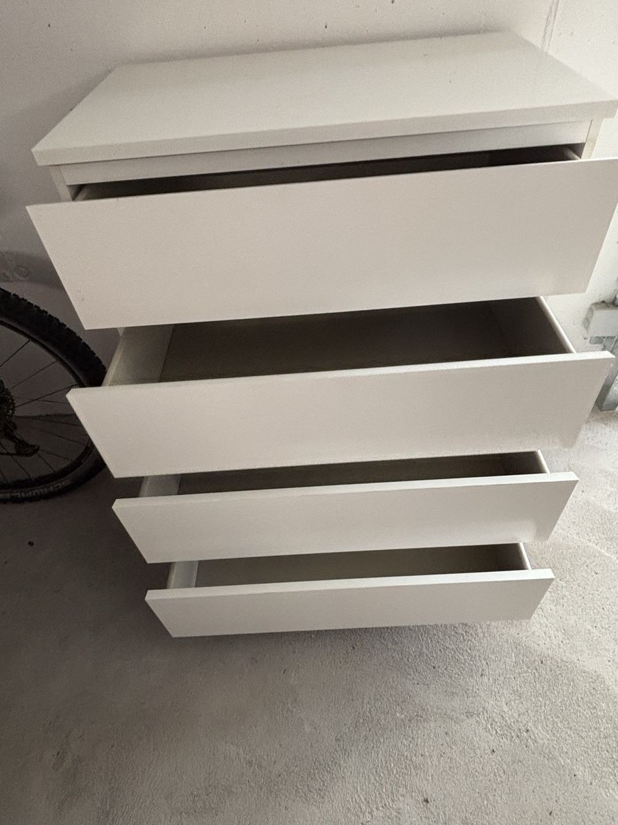 Ikea Commodes: Malm Kommode weiss – D'occasion à Hinwil par Spazzo 1
