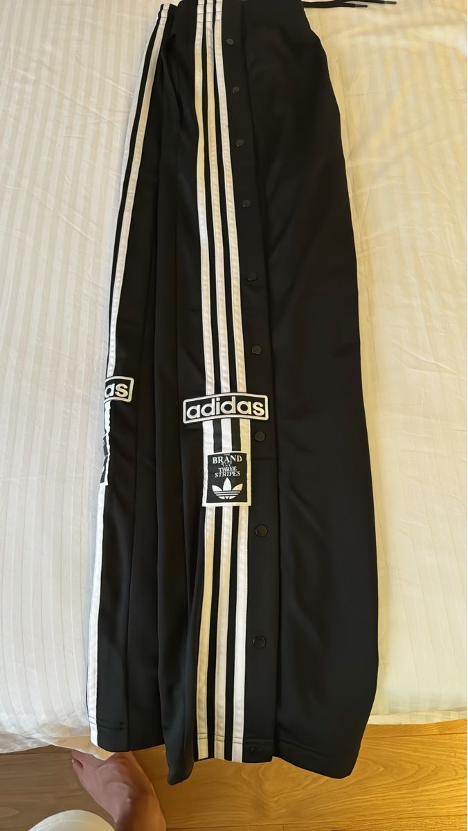Adidas Hosen: Adidas Track Pants Black Size S – Gebraucht aus Suhr von SergioMaio