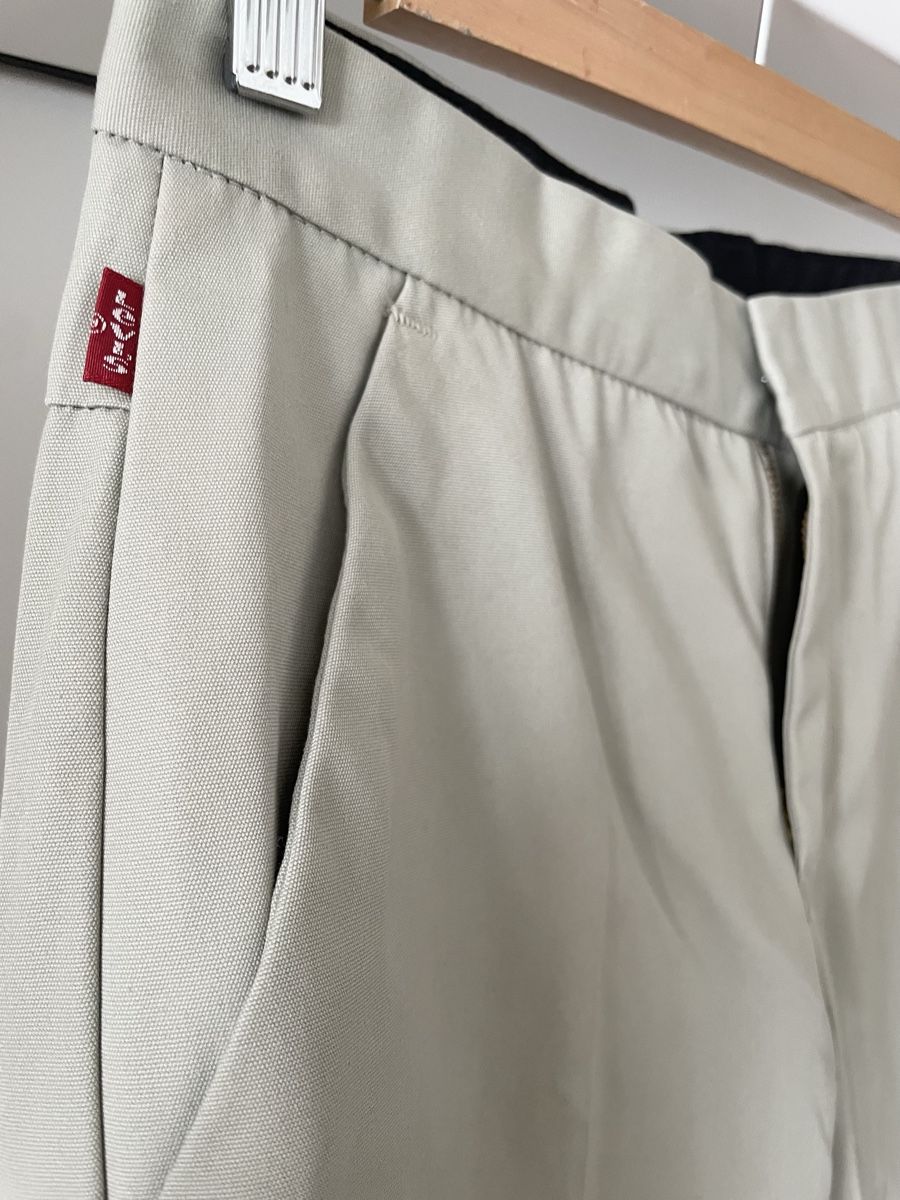 Levi's Pantaloni: Levi’s Light Gray 26x30 – Nuovo (secondo la descrizione) da Worb venduto da diodia 2