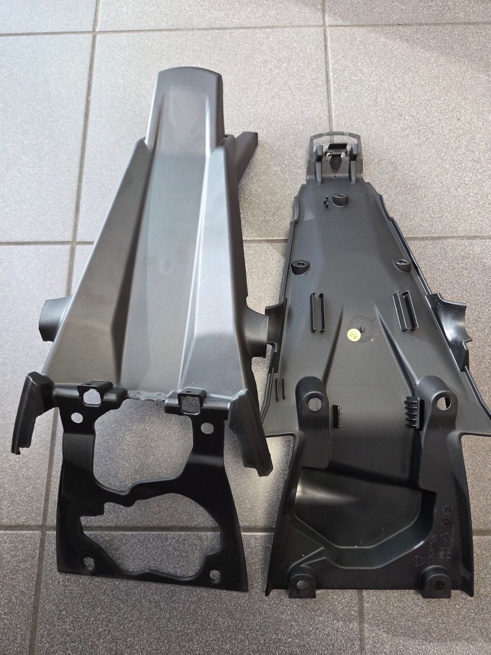 Ducati Tutti i ricambio per moto: Kotschutz für Ducati Monster Original – Nuovo e nell'imballaggio originale da Frauenfeld venduto da Moto77_AG 1